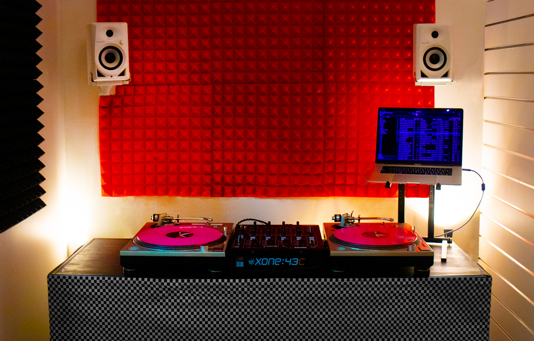 DJ PRACTICE STUDIO – SMALL RAVE
